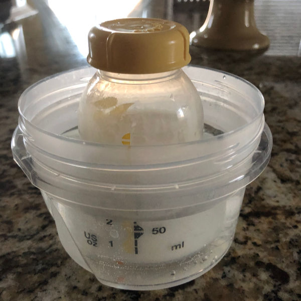 How to Heat Breast Milk in Hot Water