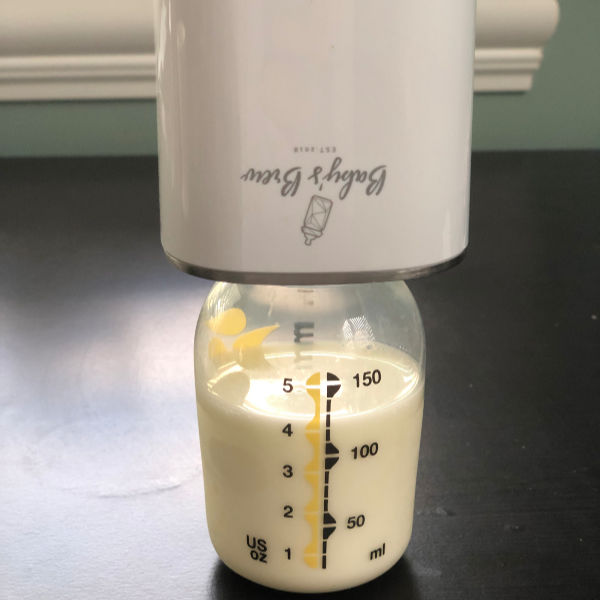 Baby's Brew Review: Medela Bottle warming in a baby's brew warmer to 98 degrees