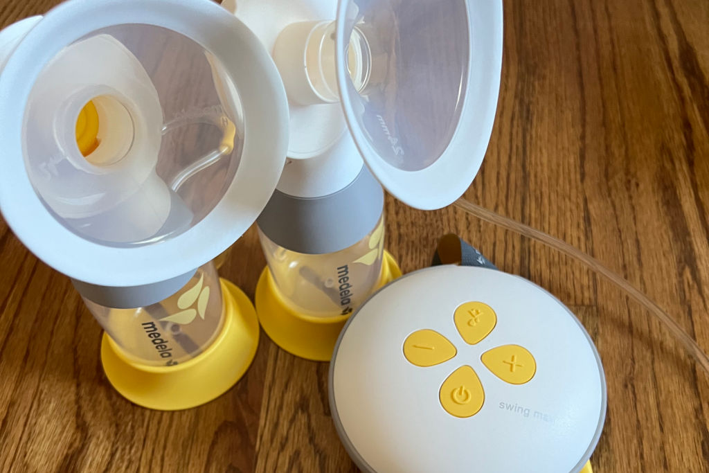  Medela Breast Pump, Swing Maxi Double Electric, Portable  Breast Pump, USB-C Rechargeable, Bluetooth, Closed System
