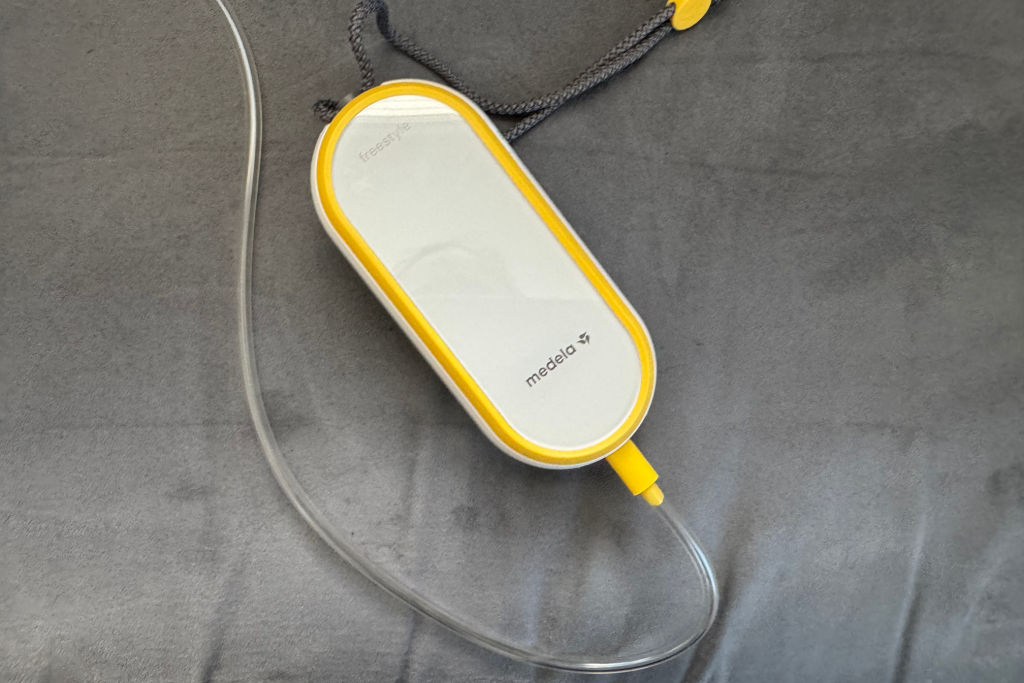 Medela Freestyle Hands-Free Double Electric Wearable breast pump review -  Breast pumps - Feeding Products
